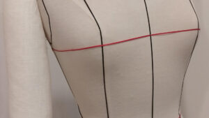 Mannequin pour moulage pendant le stage de couture vers Bordeaux