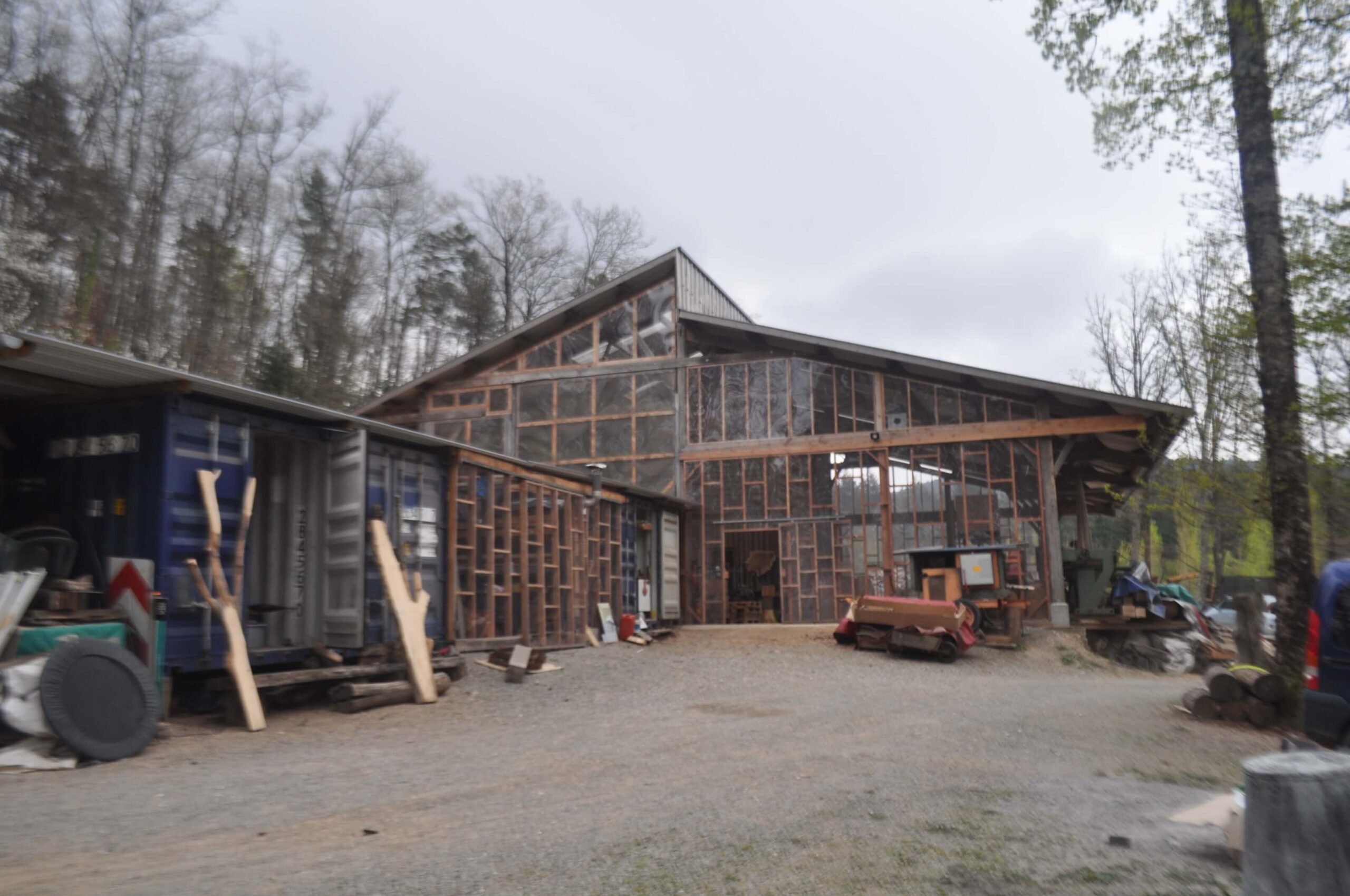 atelier-ebeniste-construction-maison-bois-ecologique-autonome-2 Atelier d'ébéniste pour construire sa maison en bois écologique et autonome