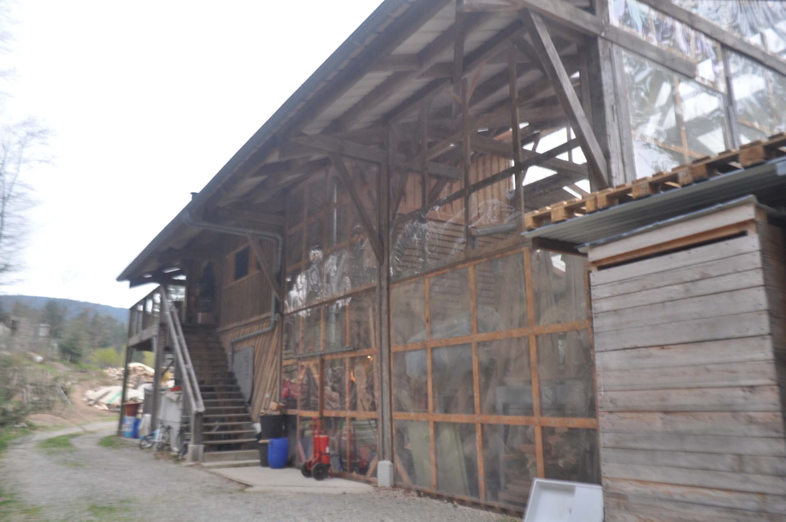 atelier-ebeniste-construire-maison-bois-ecologique-2 Atelier d'ébéniste pour construire sa maison en bois écologique