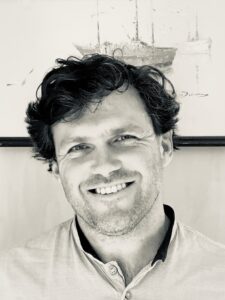 Artisan sculpteur Grégory Poussier