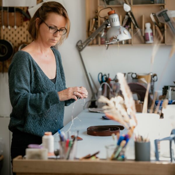 Carole Pradelle artisane sellier maroquinier à Paris