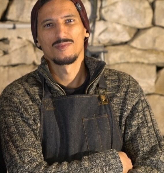 Alexandre Harhash tailleur de pierre en Aveyron