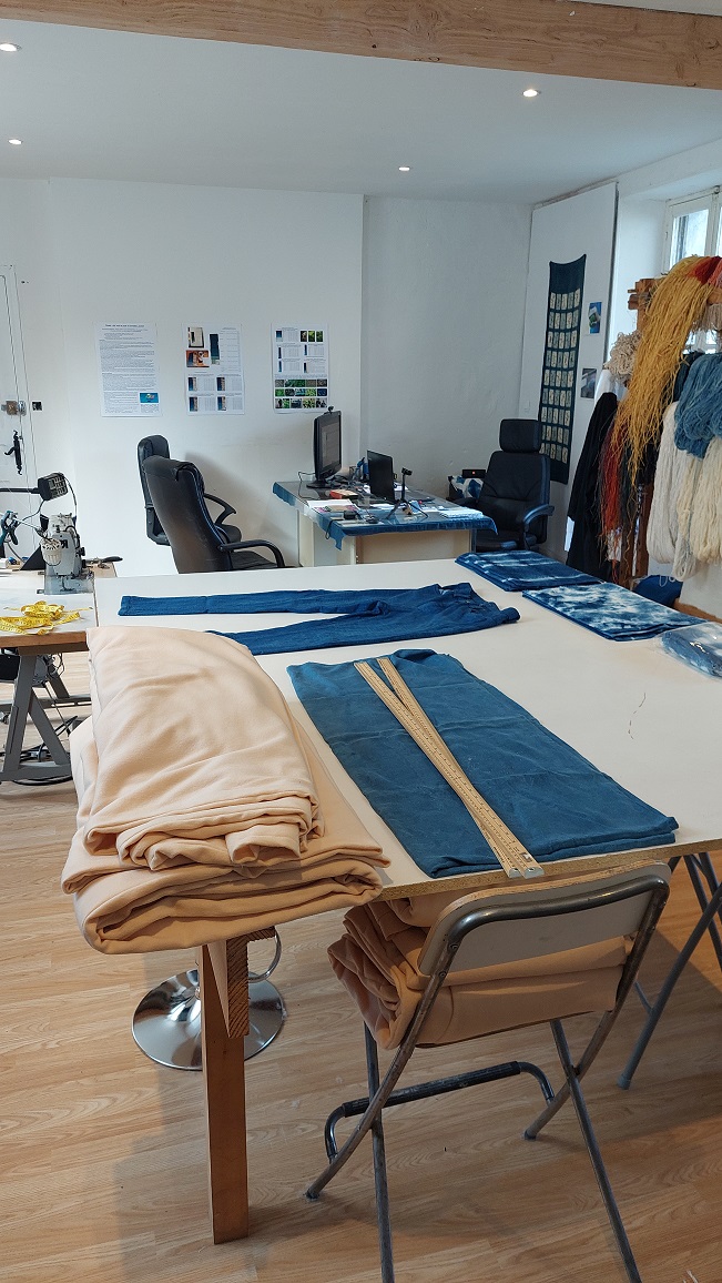 atelier-stage-teinture-indigo-teinturier Atelier du stage de teinture à l'indigo chez un teinturier