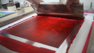 Tirage de couleur atelier d'initiation à la sérigraphie