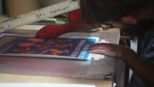Positionnement du support atelier d'initiation à la sérigraphie