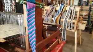 Atelier de tisserand pendant l'atelier de tissage à Bordeaux