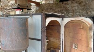 Four pendant le stage de poterie et céramique africaine en Aveyron