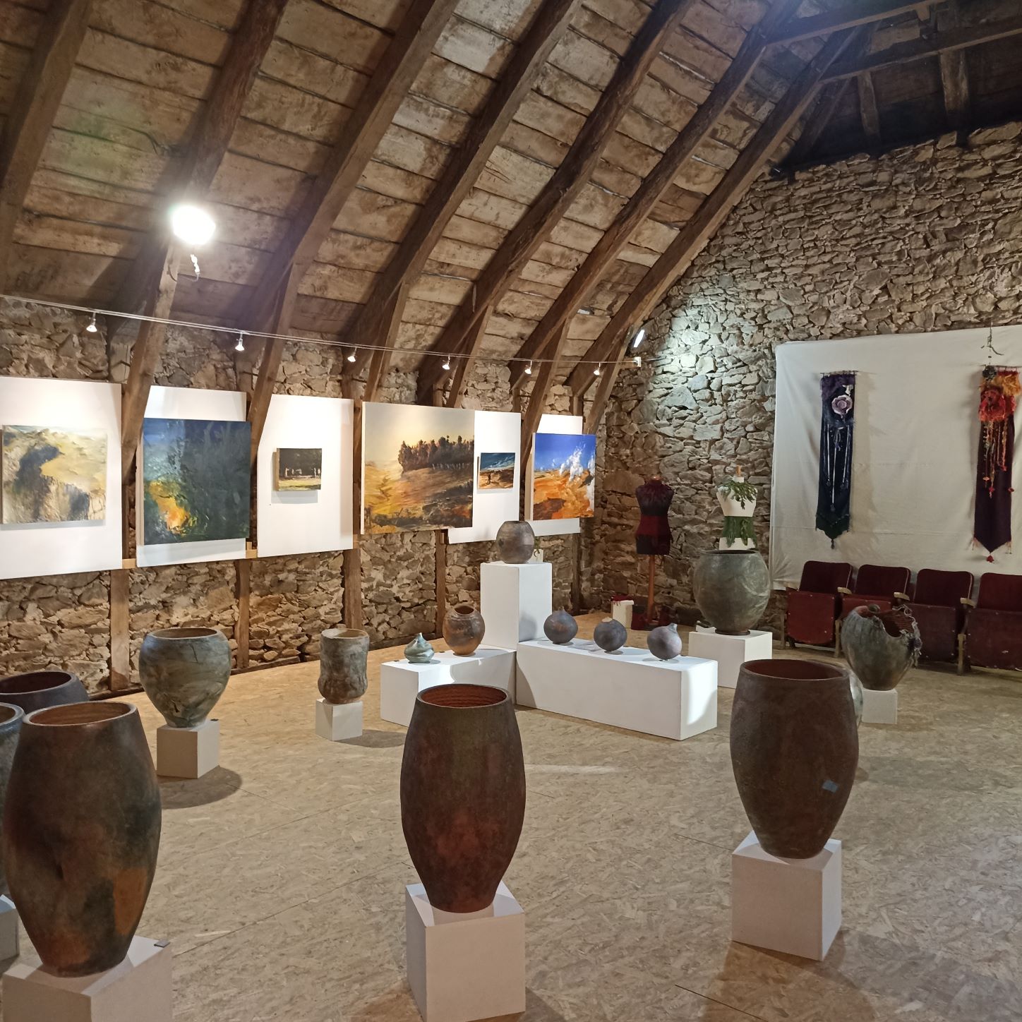 boutique-atelier-stage-poterie-ceramique-africaine-rodez Boutique de l'atelier pendant le stage de poterie et céramique africaine proche de Rodez