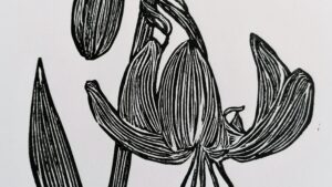 Gravure en forme de lys pendant le stage de linogravure à Tarbes