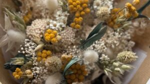 Bouquet de fleurs séchées suite à l'atelier en Gironde chez un fleuriste