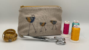 Trousse avec la technique de broderie en piqué libre apprise lors de l'atelier et du stage avec Ingrid vers Toulouse