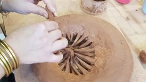 Sculpture en cours pendant le stage sculpture entre Castres et Albi
