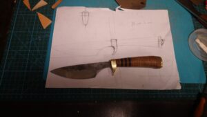 Couteau effectué sur plan pendant le stage avec coutelier dans une coutellerie