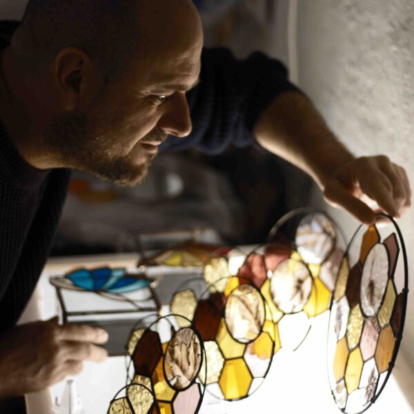 Luis Minguez, vitrailliste qui propose de stages