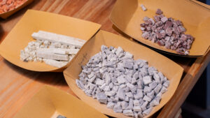 Tesselles en cubes pour l'atelier de mosaïque romaine dans l'Aude