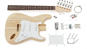 Kit de guitare pro à assembler pendant le stage chez un luthier vers Toulouse