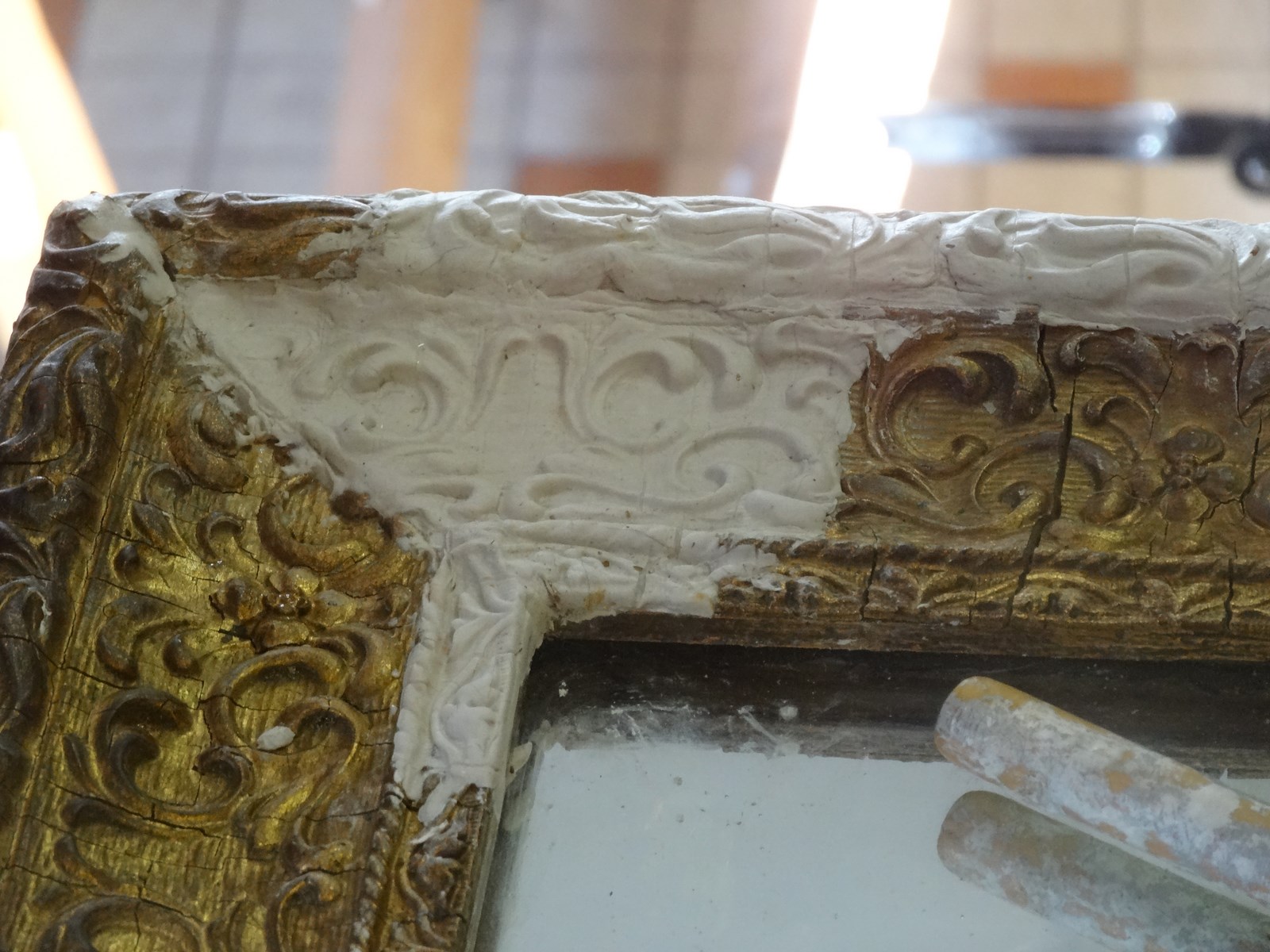 Atelier rénovation de meubles avec de la dorure