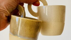 Lot de deux tasses en céramique fait à l'atelier tournage céramique à Marseille en région PACA