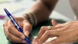 Mesure stage d'initiation à la maroquinerie - sellerie à Paris