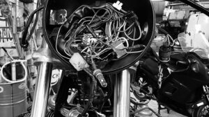 Stage sur l'électricité d'une moto