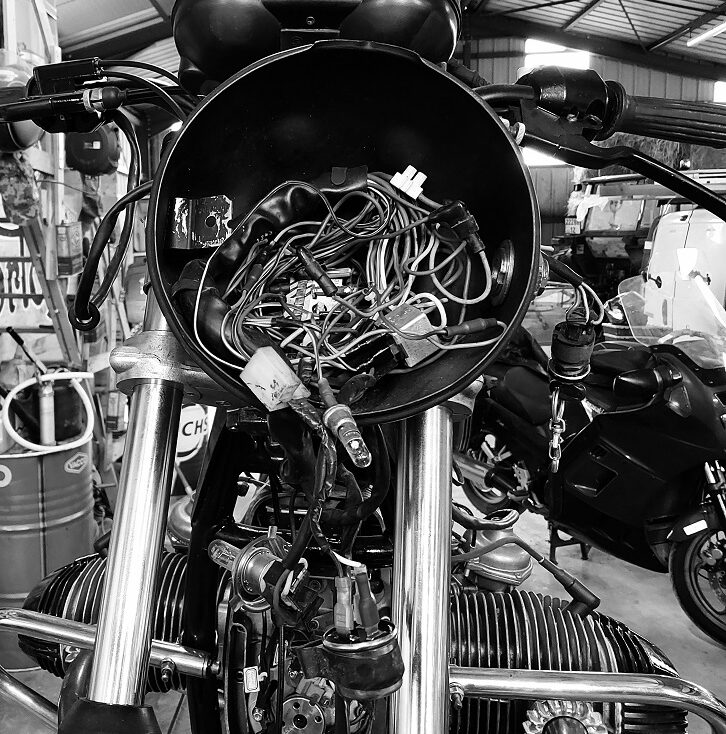 Stage sur l'électricité d'une moto